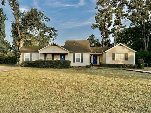 8098 N US 51 HWY, Millington, TN 38053