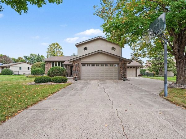 712 Highland Drive, New Prague, MN 56071