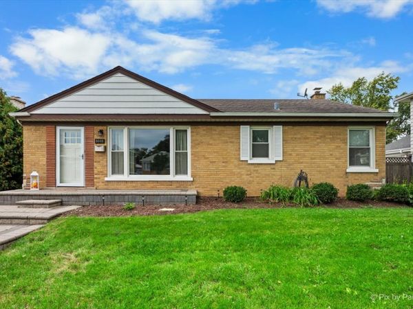 8048 N Ozanam Avenue , Niles, IL 60714