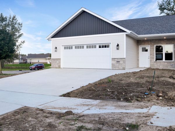 509 Emerald Pt, Unit 16, Kewaskum, WI 53040