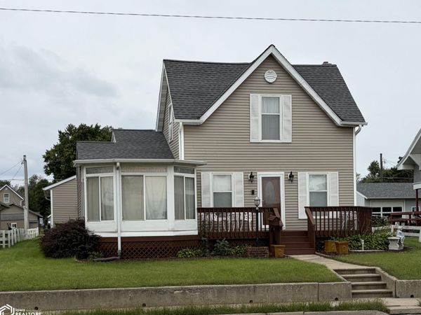 410 N 3rd Avenue, Marshalltown, IA 50158