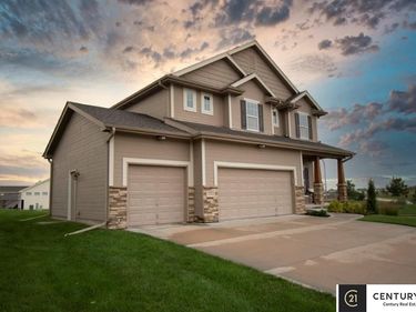10433 S 110th Street, Papillion, NE 68046
