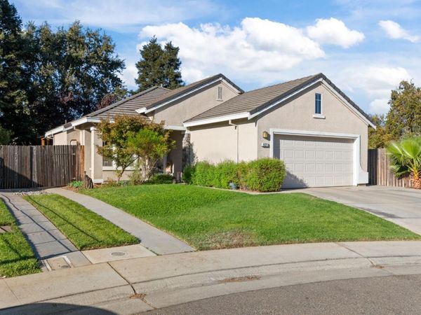 421 Penn Central Ct, Rio Linda, CA 95673