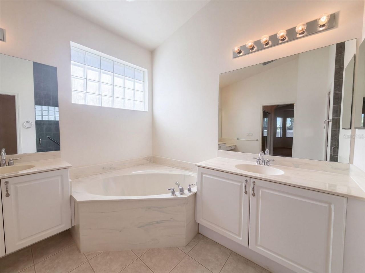 4223 63rd Terrace E, Sarasota, FL 34243 Photo