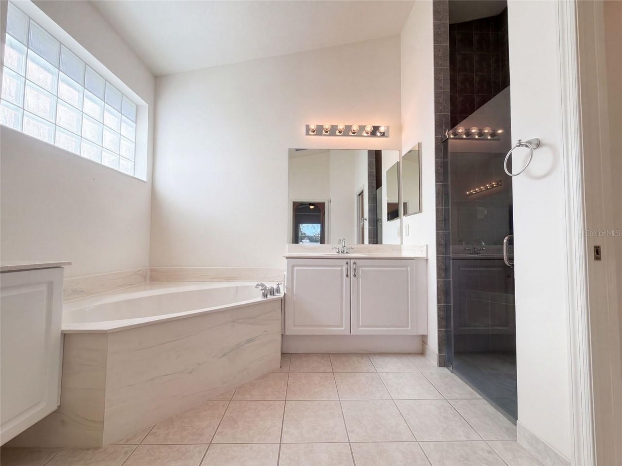 4223 63rd Terrace E, Sarasota, FL 34243 Photo