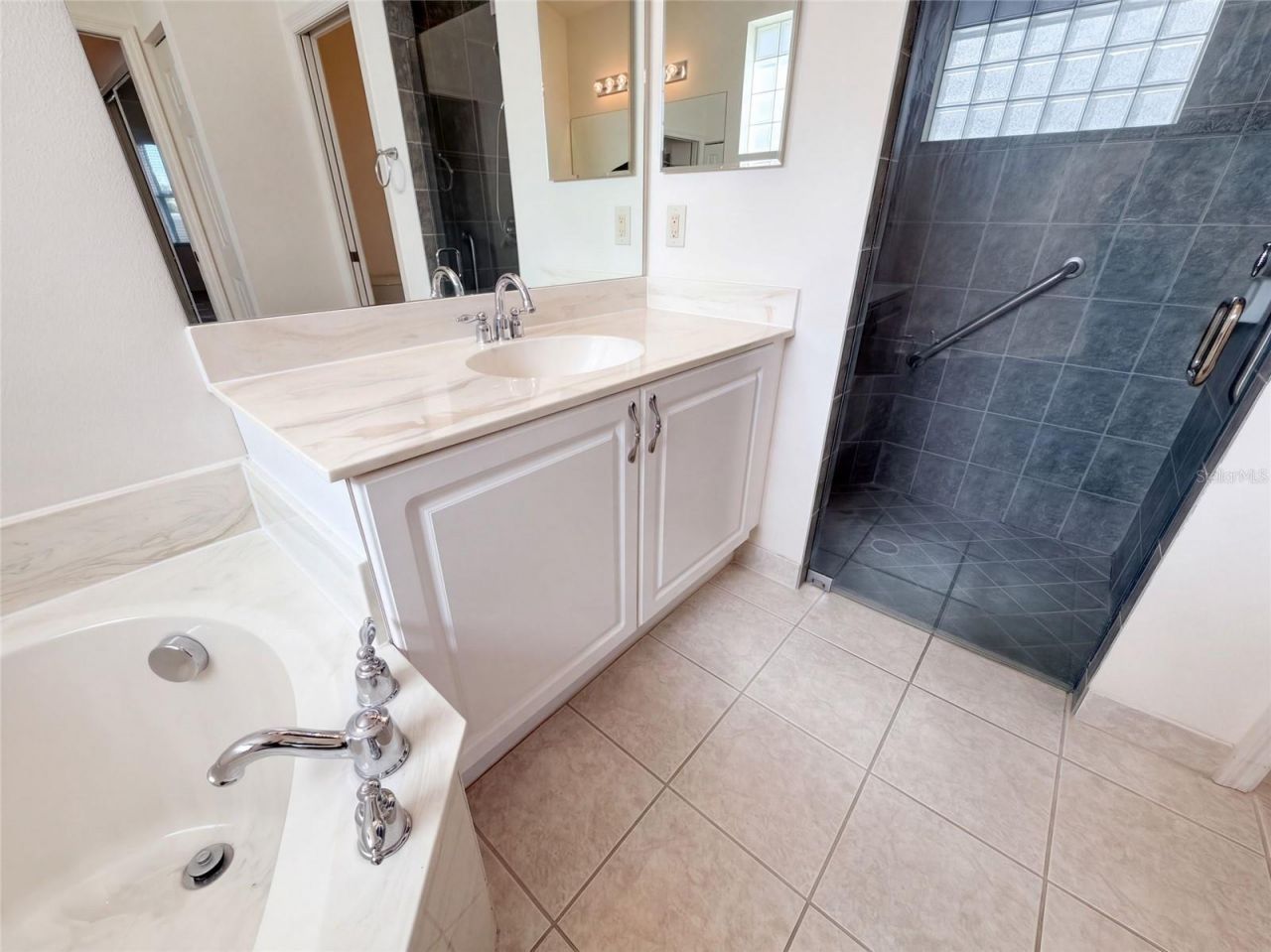 4223 63rd Terrace E, Sarasota, FL 34243 Photo