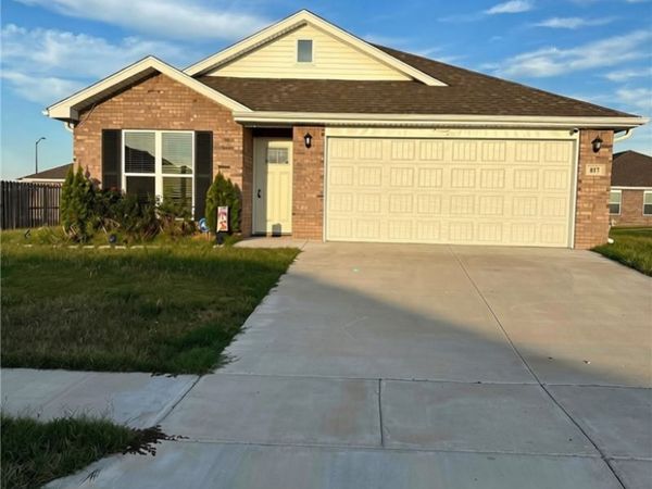 817 Sparrow Street , Siloam Springs, AR 72761