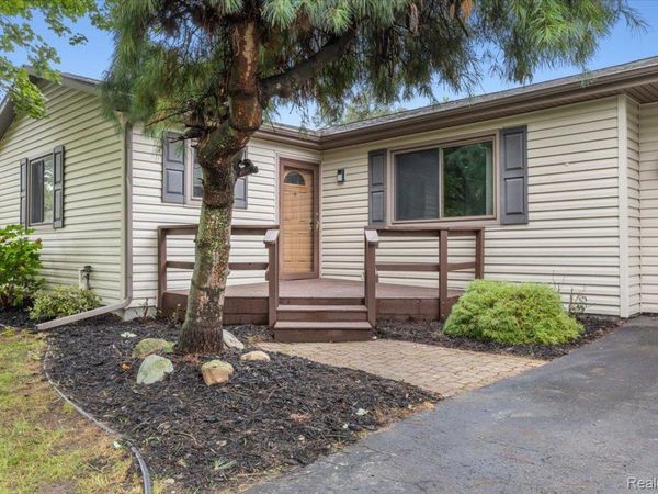 6412 Wildflower Lane, Green Oak Township, Mi 48116