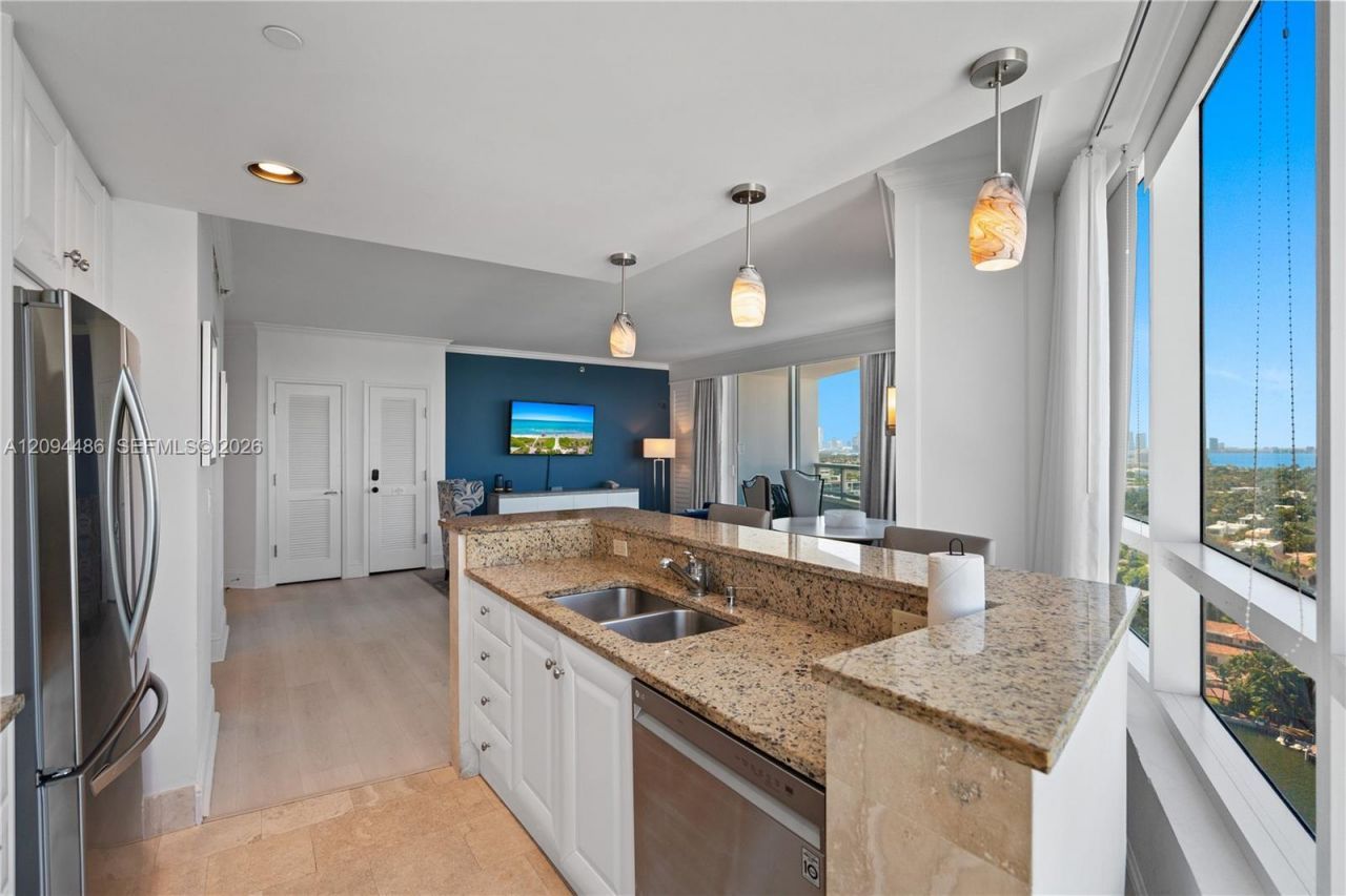 4401 Collins Ave , Unit 1815, Miami Beach, FL 33140 Photo