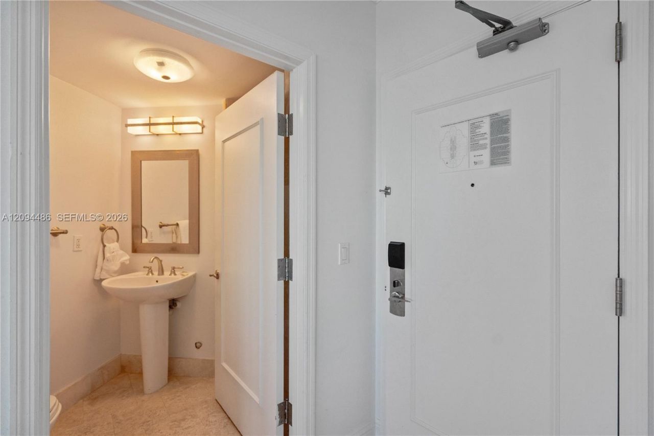 4401 Collins Ave , Unit 1815, Miami Beach, FL 33140 Photo