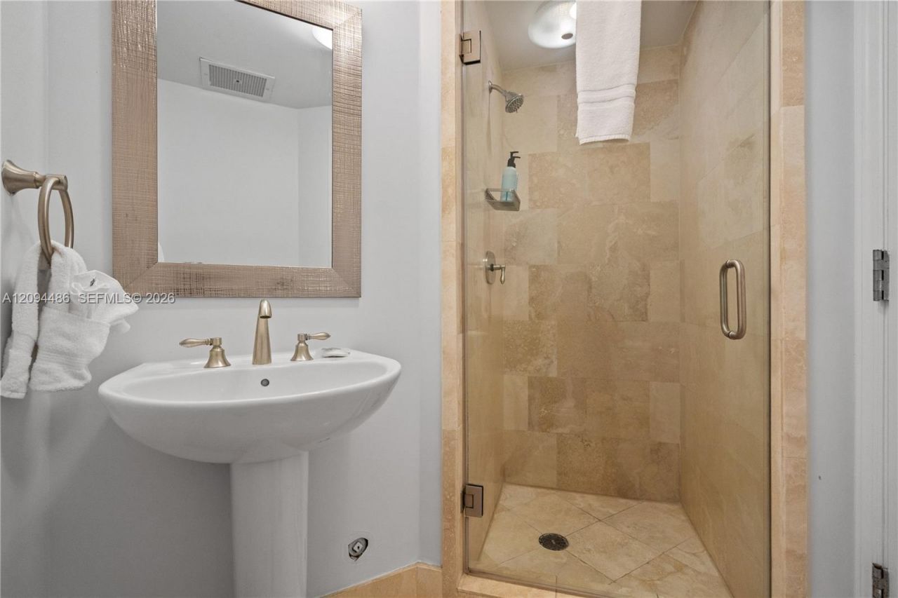 4401 Collins Ave , Unit 1815, Miami Beach, FL 33140 Photo