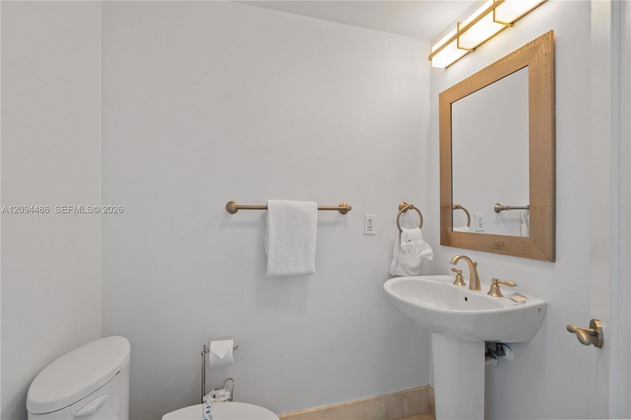4401 Collins Ave , Unit 1815, Miami Beach, FL 33140 Photo