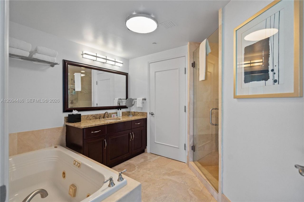 4401 Collins Ave , Unit 1815, Miami Beach, FL 33140 Photo