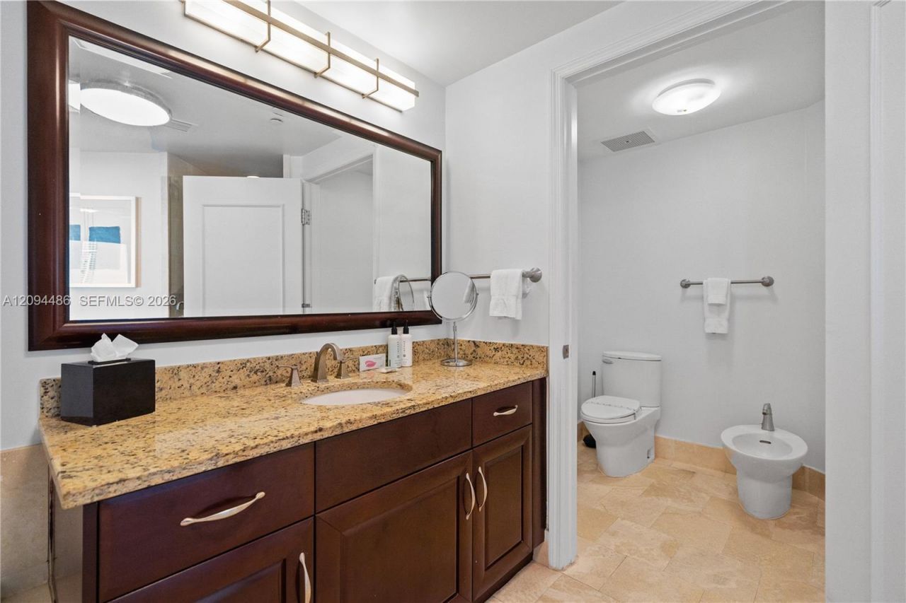 4401 Collins Ave , Unit 1815, Miami Beach, FL 33140 Photo