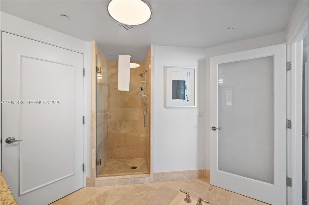 4401 Collins Ave , Unit 1815, Miami Beach, FL 33140 Photo