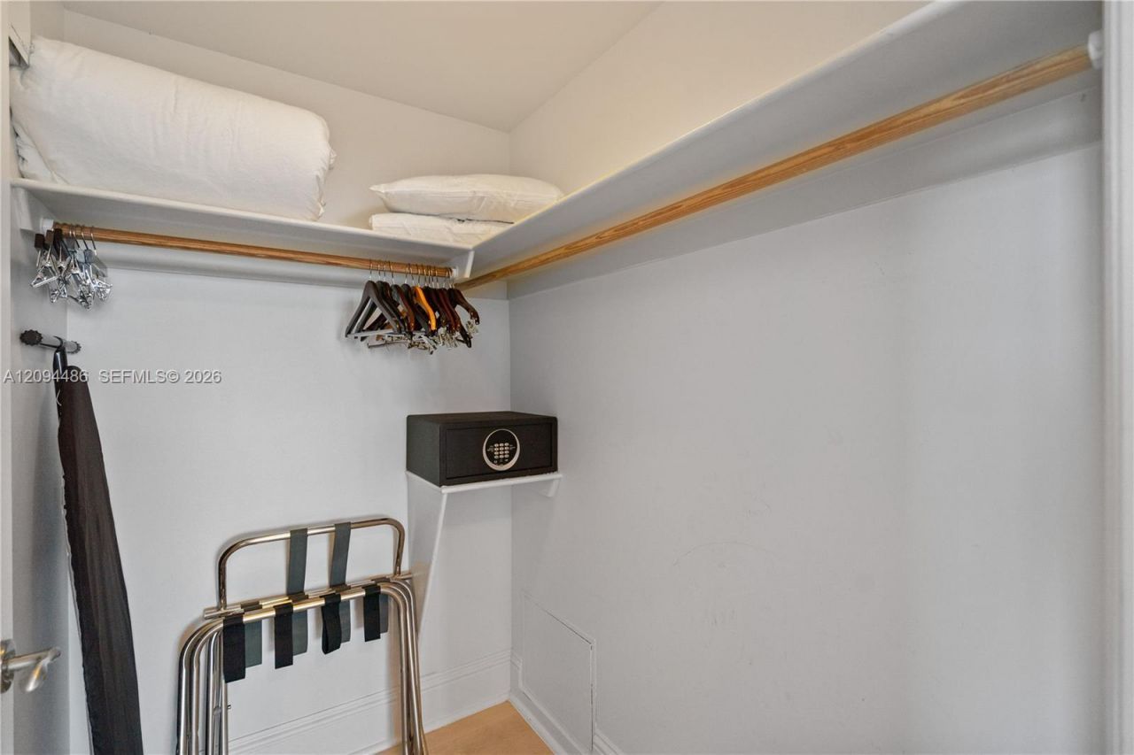 4401 Collins Ave , Unit 1815, Miami Beach, FL 33140 Photo
