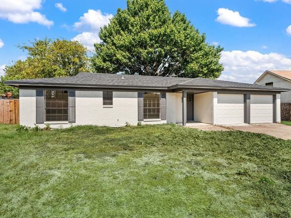 1705 S Timber Court , Benbrook, TX 76126