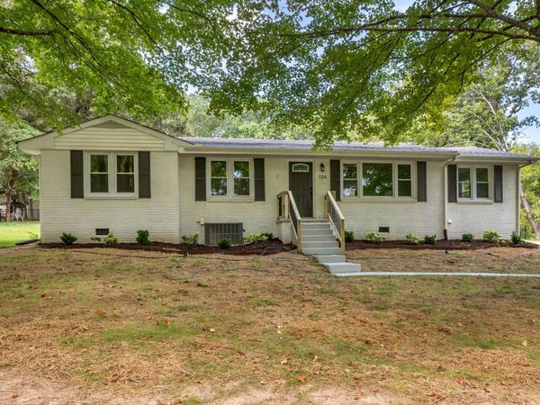 104 S Hummingbird Ln S, Dickson, TN 37055