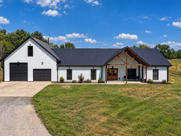 103 Marty Robbins Rd , Bethpage, TN 37022