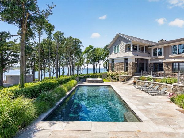 26 Greycourt Lane, West Falmouth, MA 02540