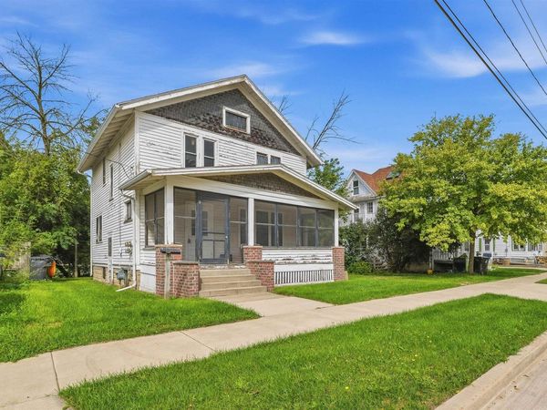 910 S Spring Street, Beaver Dam, WI 53916