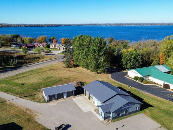 1910 E Shore Drive , Detroit Lakes, MN 56501