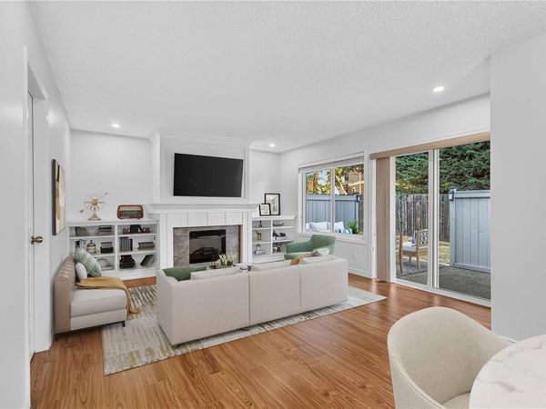3966 Cedar Hill Cross Rd, Unit #9, Saanich, BC V8P 5R4