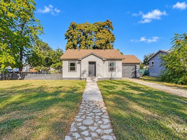705 N 9th Ave, Caldwell, ID 83605