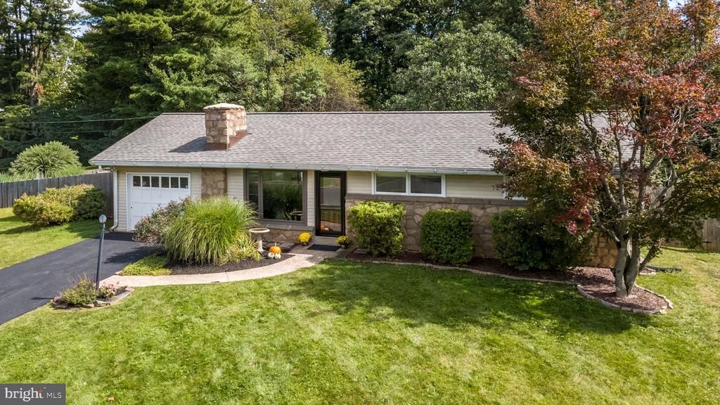 16 LANTERN LANE, LANSDALE, PA 19446