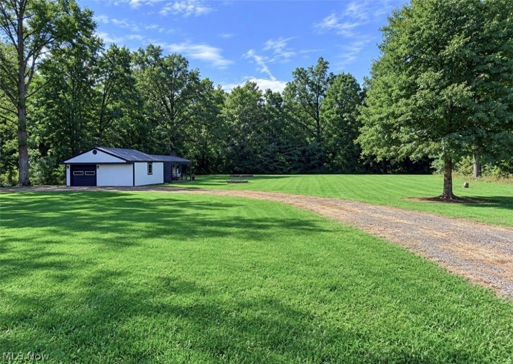 3081 Phalanx Mills Herner Road, Southington, OH 44470 Main Photo