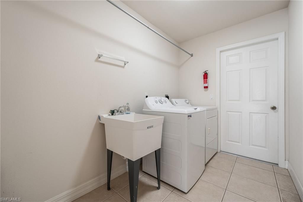 2213 SE 16th St, Cape Coral, FL 33990 Photo