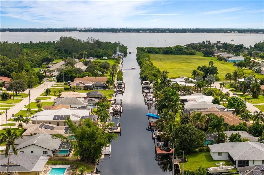 2213 SE 16th St, Cape Coral, FL 33990 Photo