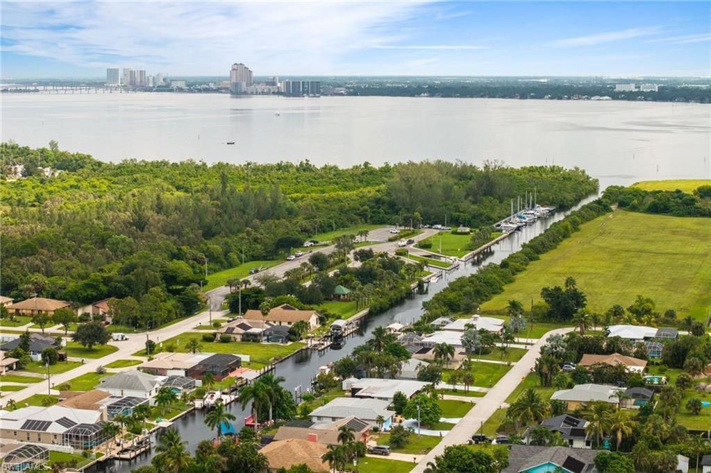 2213 SE 16th St, Cape Coral, FL 33990 Photo