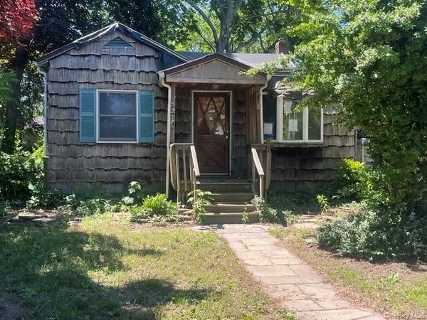 82 4th Street , Lake Ronkonkoma, NY 11779