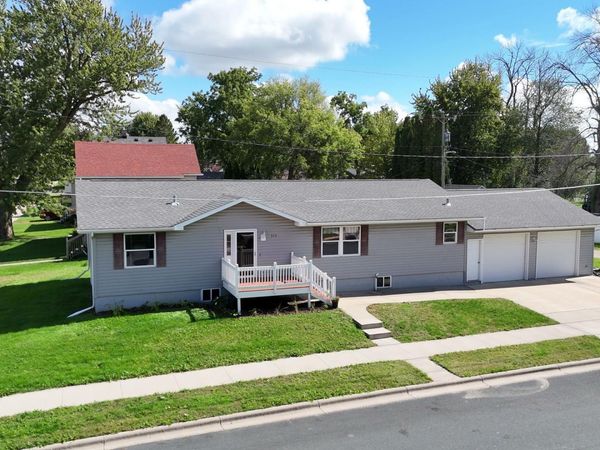 215 2nd Avenue NE, Hayfield, MN 55940