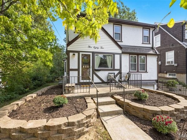 582 N Laclede Station Road, Webster Groves, MO 63119