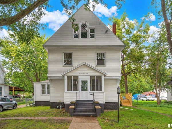 1443 E KNOX Street, Galesburg, IL 61401