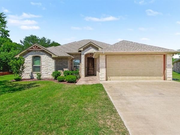 3907 Del Rio Court , Granbury, TX 76049