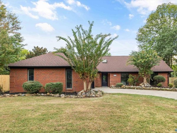 1901 Helmsdale Circle, Huntsville, AL 35803