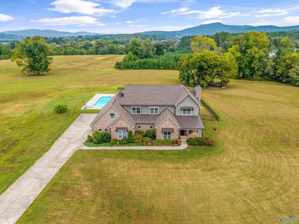 329 Sharps Cove Road, Gurley, AL 35748