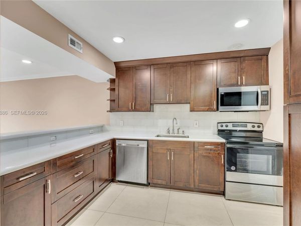 4848 NW 24th Ct, Unit 118, Lauderdale Lakes, FL 33313