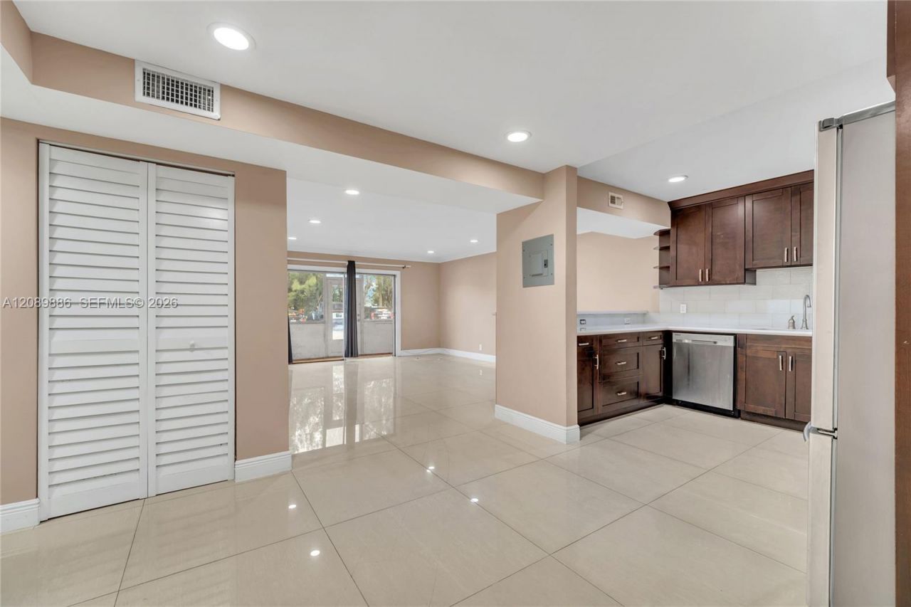 4848 NW 24th Ct, Unit 118, Lauderdale Lakes, FL 33313 Photo