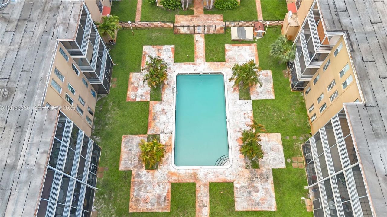 4848 NW 24th Ct, Unit 118, Lauderdale Lakes, FL 33313 Photo
