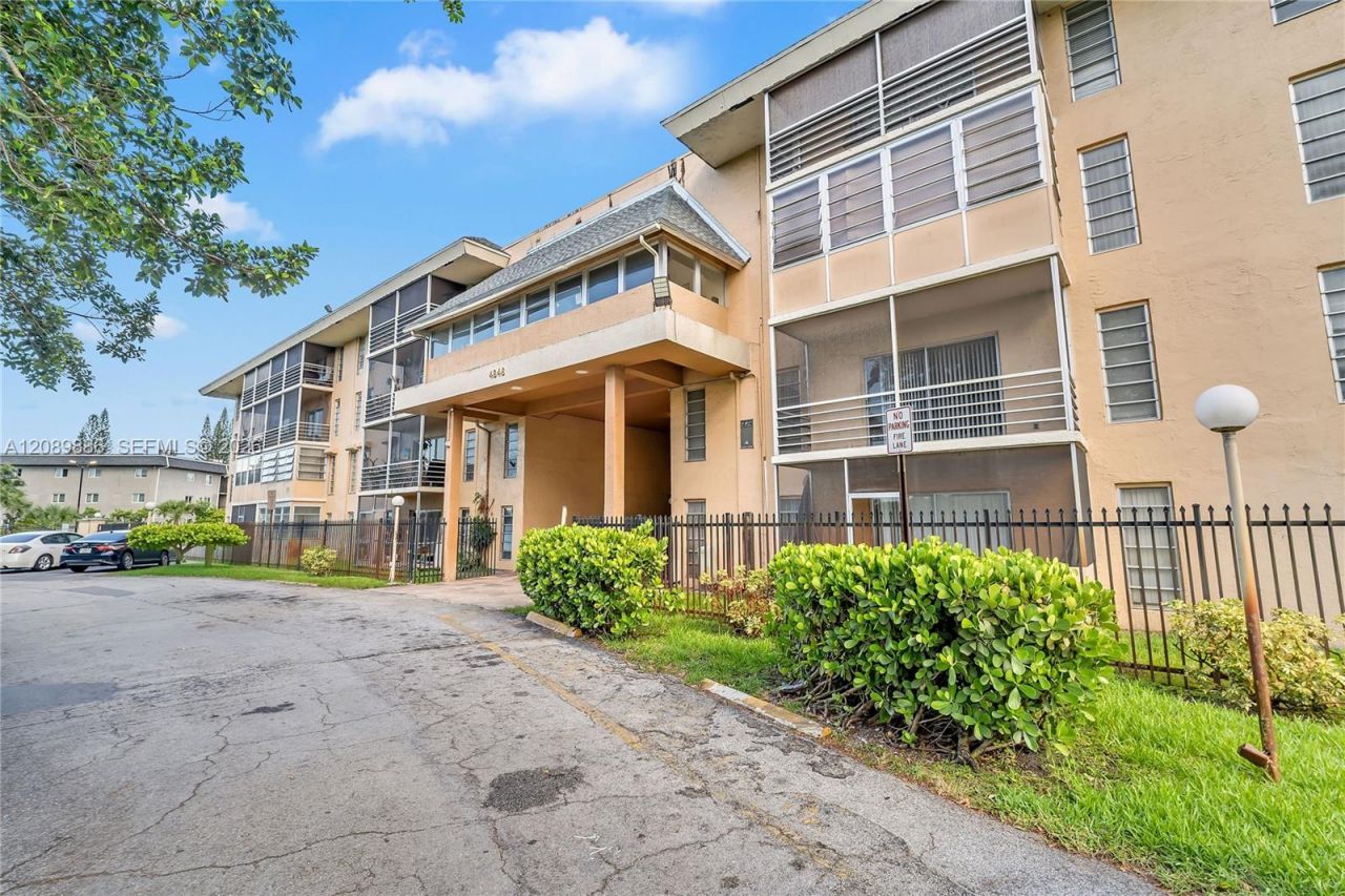 4848 NW 24th Ct, Unit 118, Lauderdale Lakes, FL 33313 Photo
