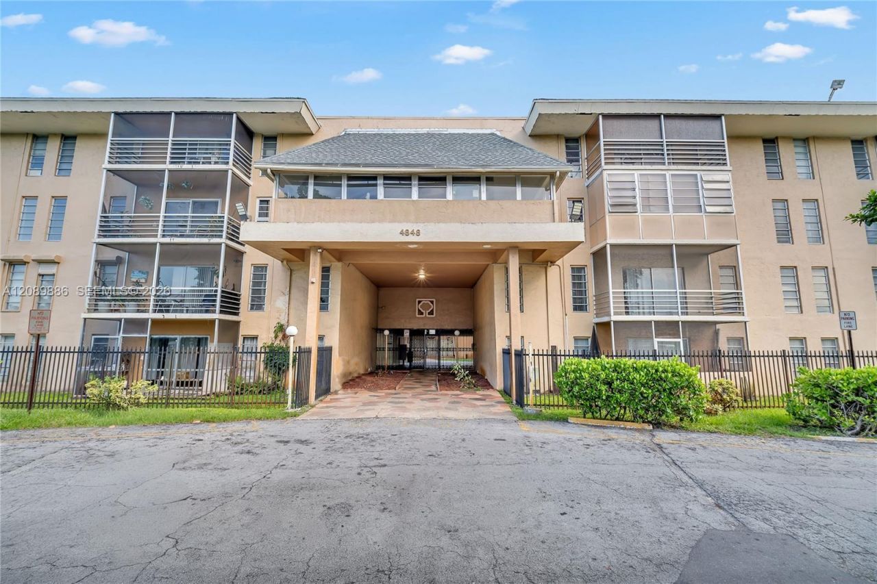 4848 NW 24th Ct, Unit 118, Lauderdale Lakes, FL 33313 Photo