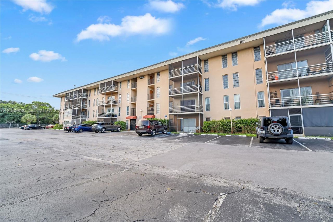 4848 NW 24th Ct, Unit 118, Lauderdale Lakes, FL 33313 Photo