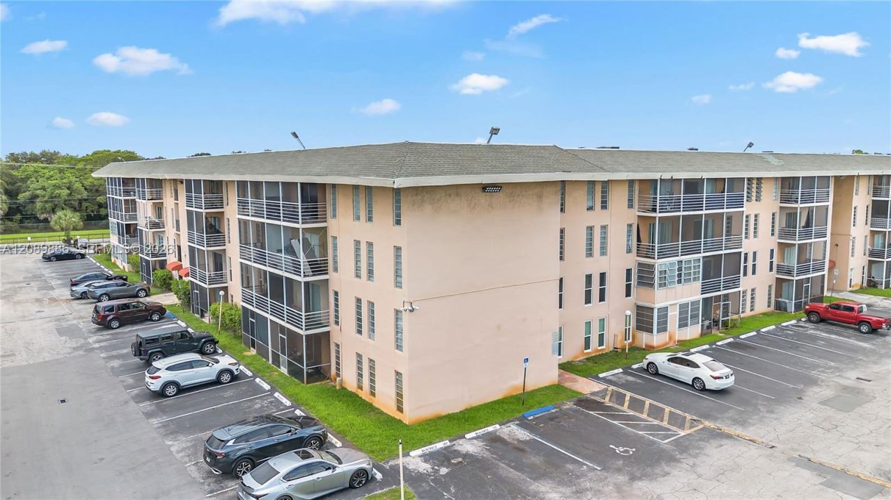 4848 NW 24th Ct, Unit 118, Lauderdale Lakes, FL 33313 Photo