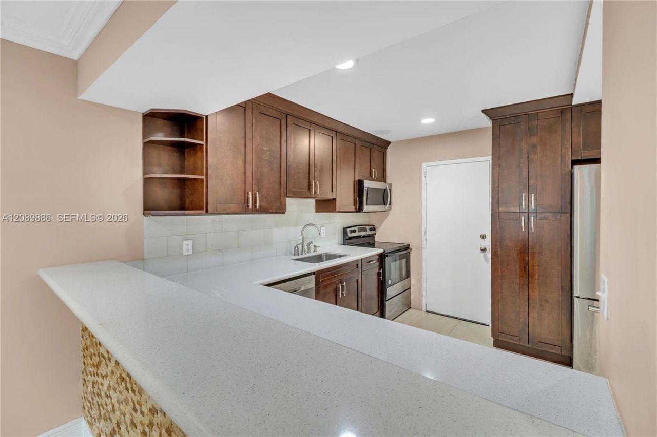 4848 NW 24th Ct, Unit 118, Lauderdale Lakes, FL 33313 Photo