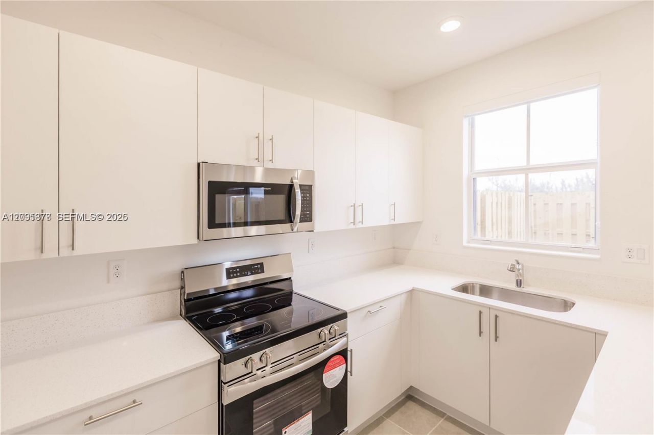 2519 SE 29th St, Homestead, FL 33035 Main Photo