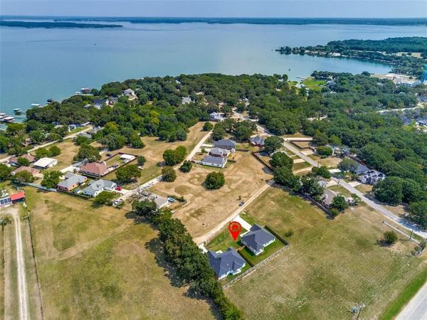 701 Lakeland Drive, West Tawakoni, TX 75474